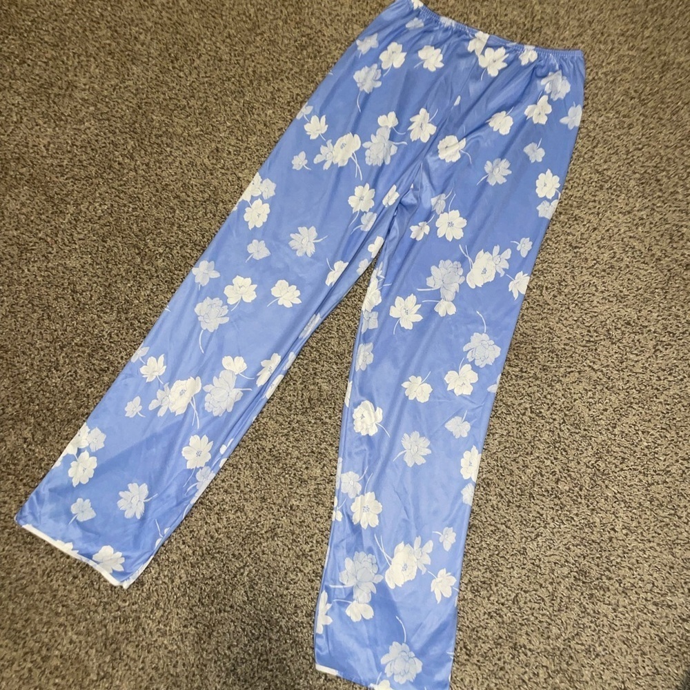 Vintage JCPenney Blue and White Floral Women's Pajama Set - Picture 2 of 6